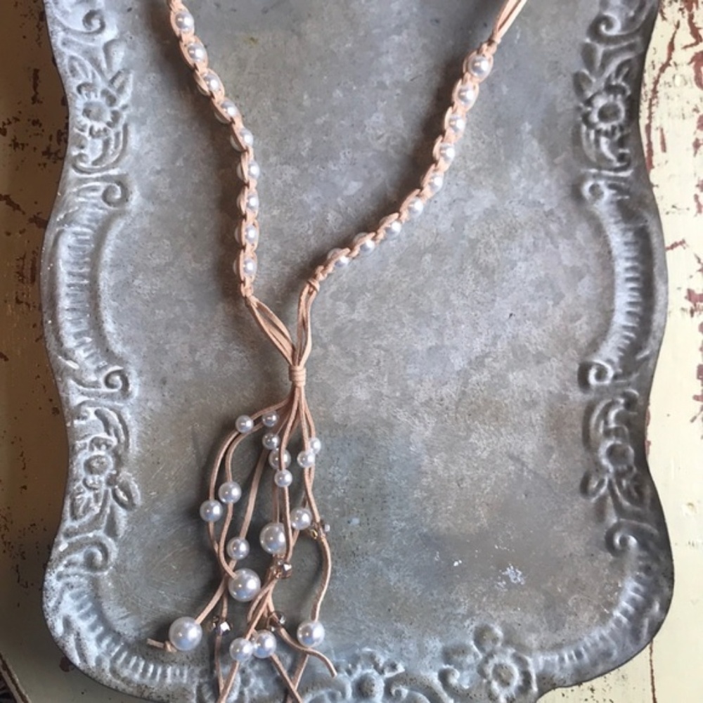 BOUTIQUE PEARL NECKLACE